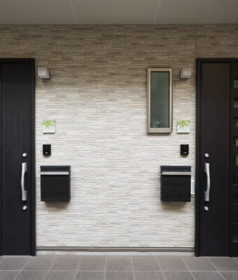 Porte blindate e porte per garage: due espedienti utili per contrastare i furti in casa Porte blindate per garage