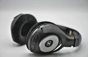 Che differenza c’è tra cuffie bluetooth e wireless? Differenza cuffie bluetooth e wireless