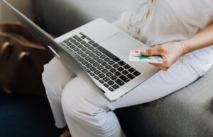 Perché si acquista online? Una classifica svela gli oggetti più cercati Acquisti online