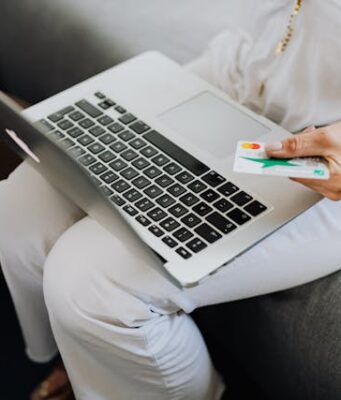 Perché si acquista online? Una classifica svela gli oggetti più cercati Acquisti online