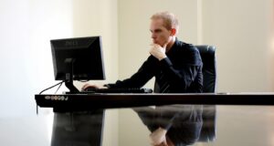 Piccola o grande azienda: dove si lavora meglio? Lavoro in azienda e bilancio di sostenibilità