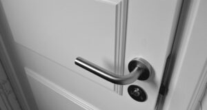 Cosa fare quando la porta di casa non si chiude