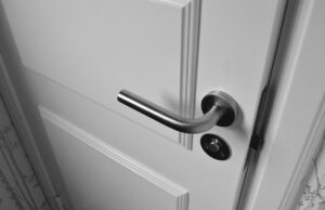 Cosa fare quando la porta di casa non si chiude