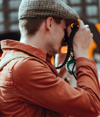 Moda uomo invernale 2025: ecco cosa indosseremo e vedremo ancora nelle vetrine di questo fall winter 2024-2025