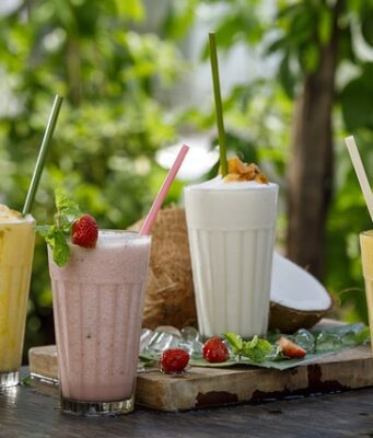 Smoothie estivi: benefici, ingredienti e consigli per ricette sane e leggere Smoothie estivi