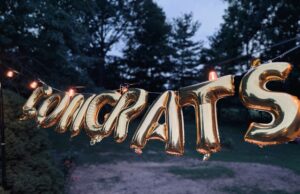 La laurea che parla di futuro: celebrare con scelte che fanno la differenza Idee per bomboniere solidali e allestimenti per una laurea sostenibile