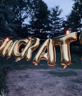La laurea che parla di futuro: celebrare con scelte che fanno la differenza Idee per bomboniere solidali e allestimenti per una laurea sostenibile